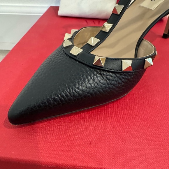 Valentino Garavani Rockstud Cage 65mm in Black and gold hardware - Picture 11 of 17